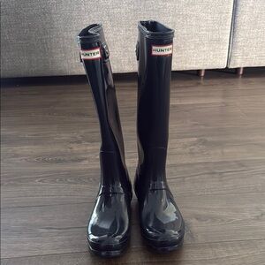 Hunter Women's Original Tall Gloss Rain Boots Navy